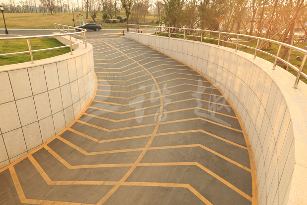 無(wú)震動(dòng)止滑車道